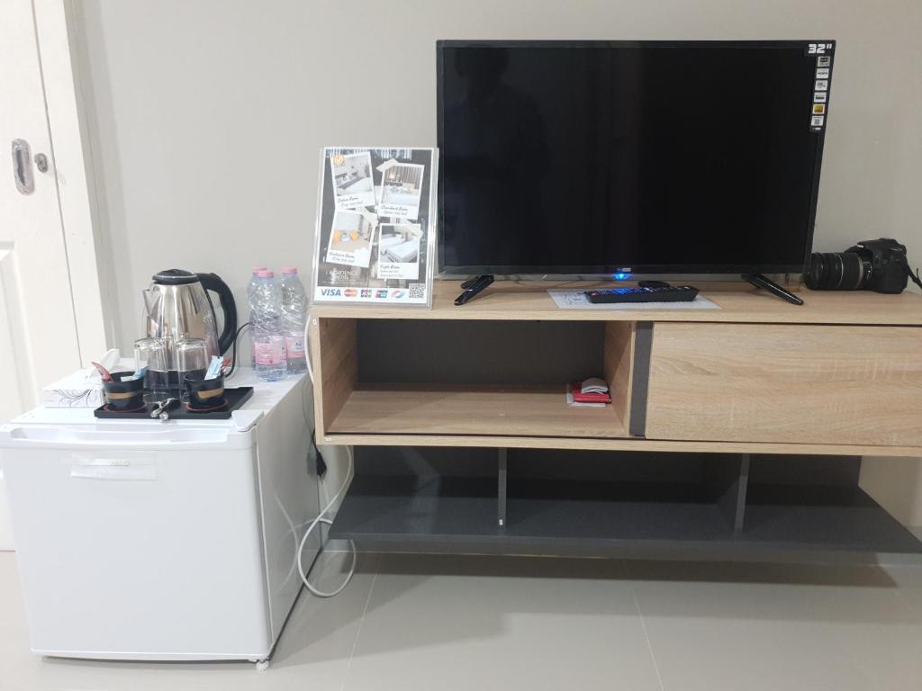 Shared lounge/TV area