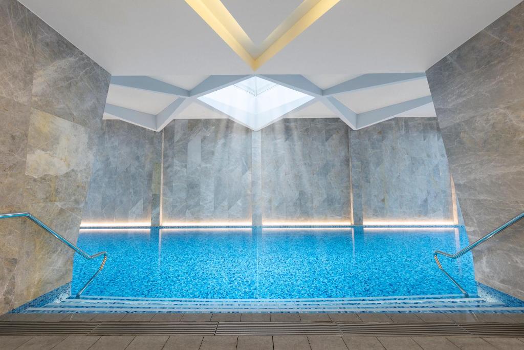 สระว่ายน้ำ