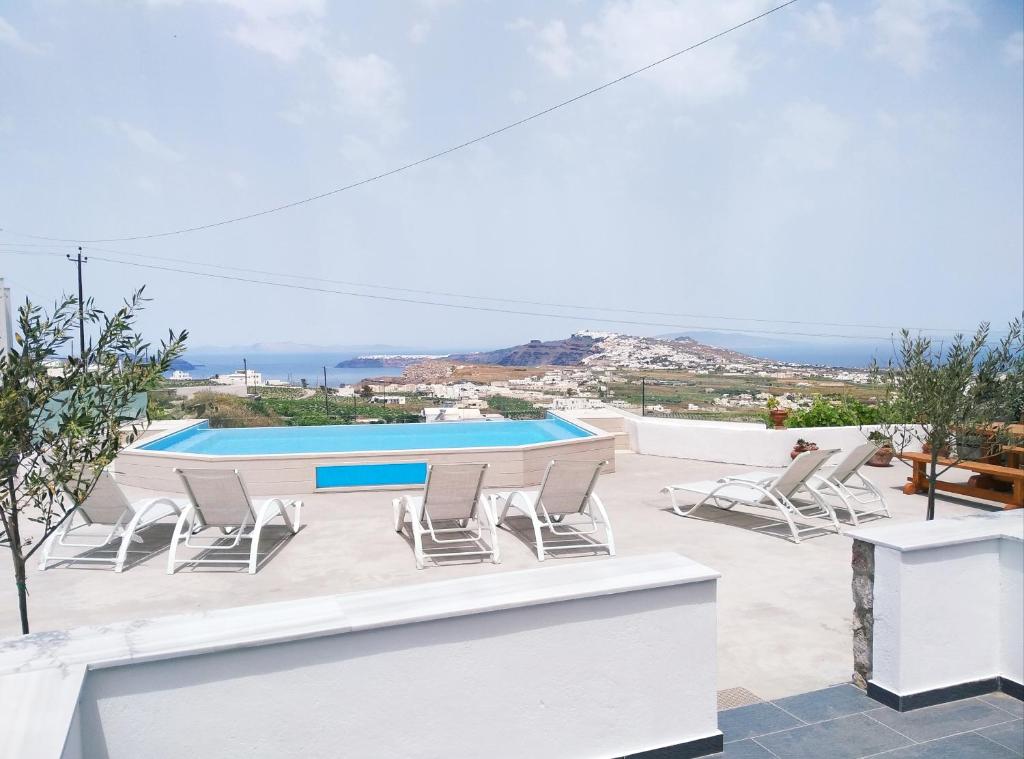 Aroma Cavas — Hotel in Santorini