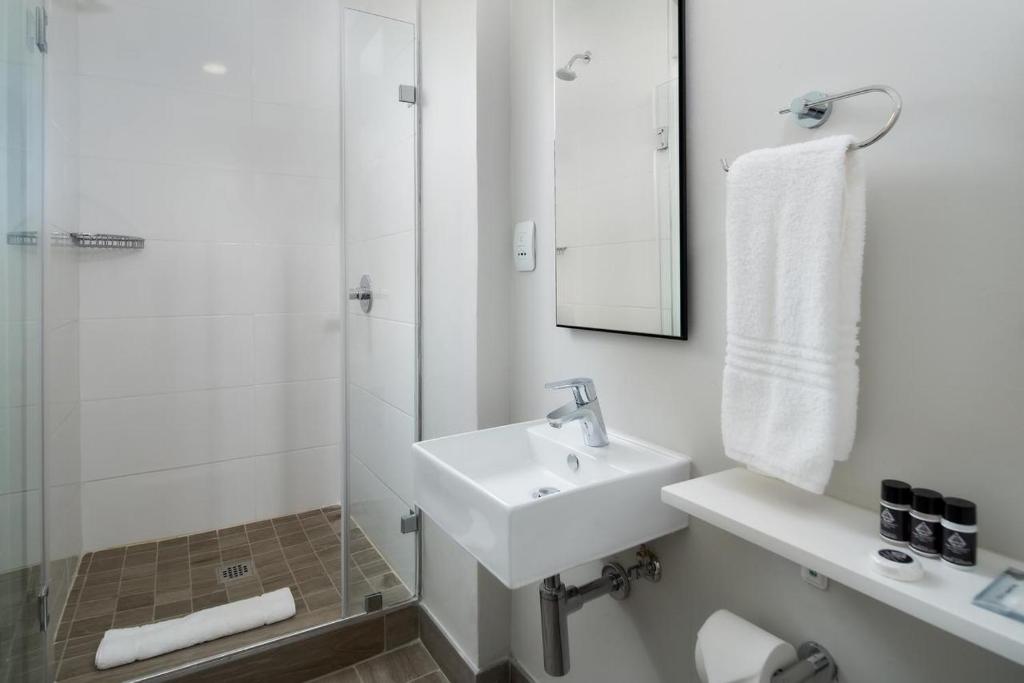Apartment 617 The Regency photo