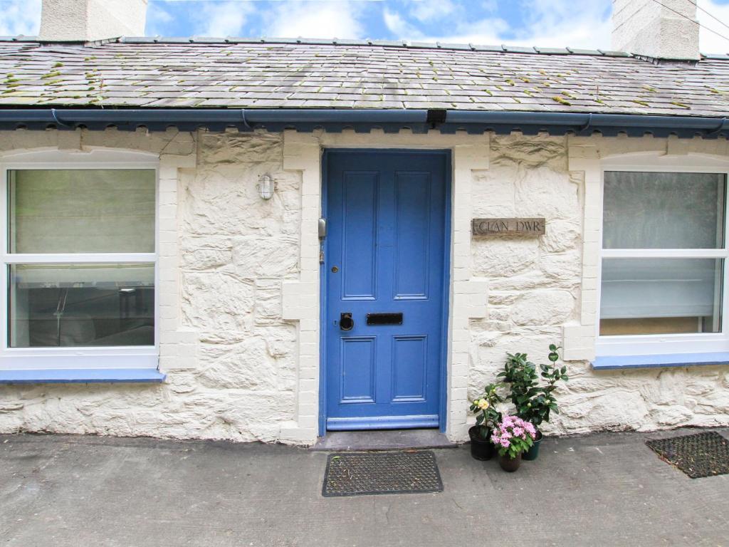 Glan Dwr Bach, Menai Bridge photo 8