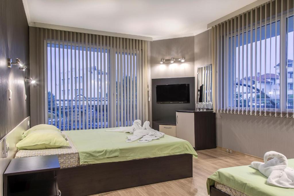 Family Hotel Adena photo