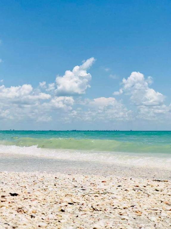 Sanibel Siesta On The Beach Unit 405 Condo Main image 1