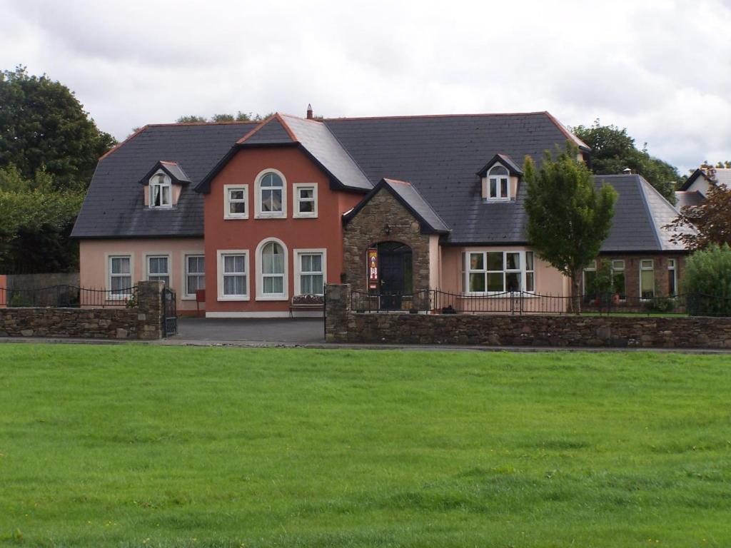 Garden, Colonelwood House in Westport