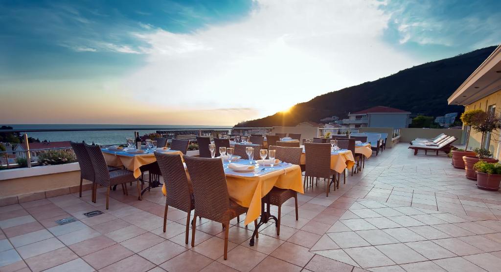 Hotel WGrand — Restaurant & bars in Petrovac, Budva Municipality