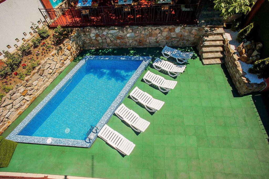 Guest House Alika photo