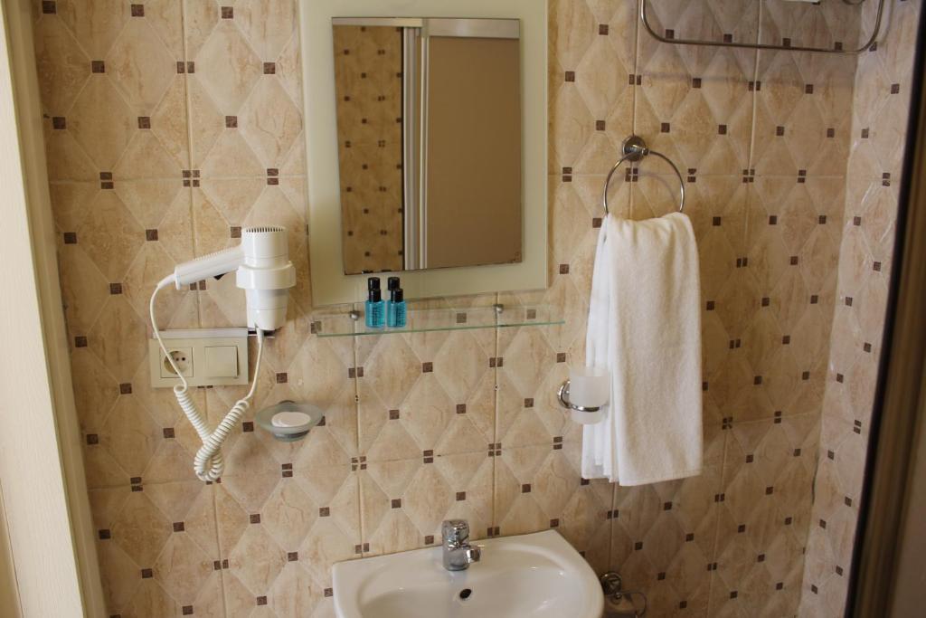 Omega Inn photo