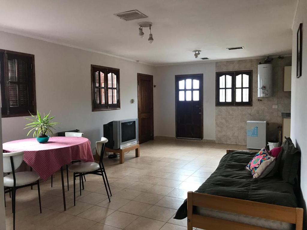 Departamento a metros del Hospital Privado y Clinica Vélez Sardfield - 5