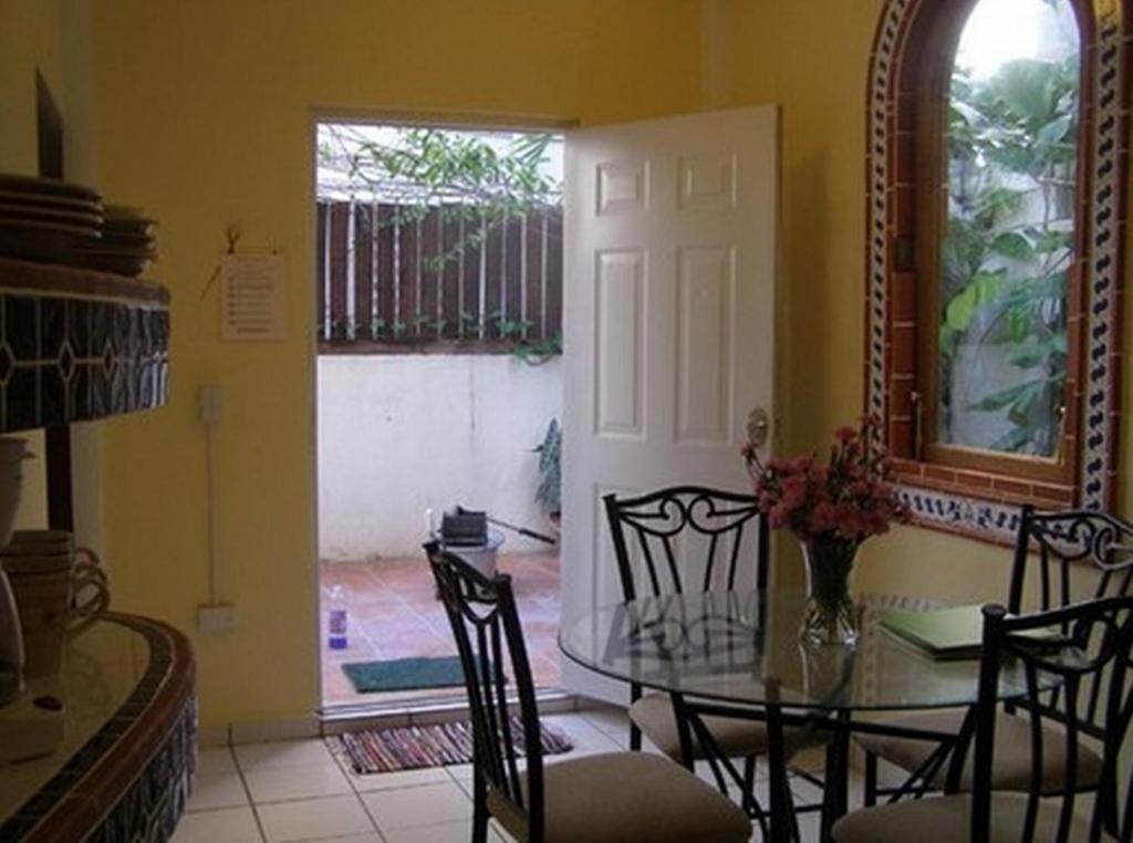 Posada Colonial Apartments photo