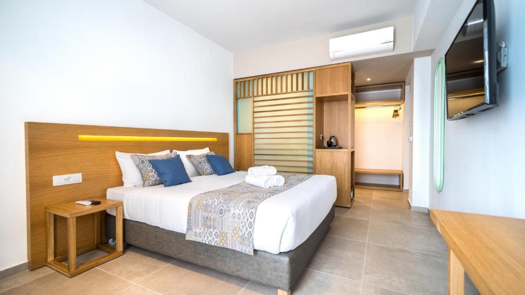 Adele Beach Hotel — Adelianos Kampos