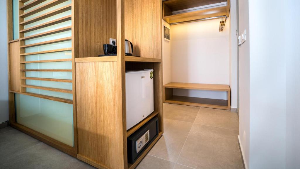 Adele Beach Hotel — Adelianos Kampos