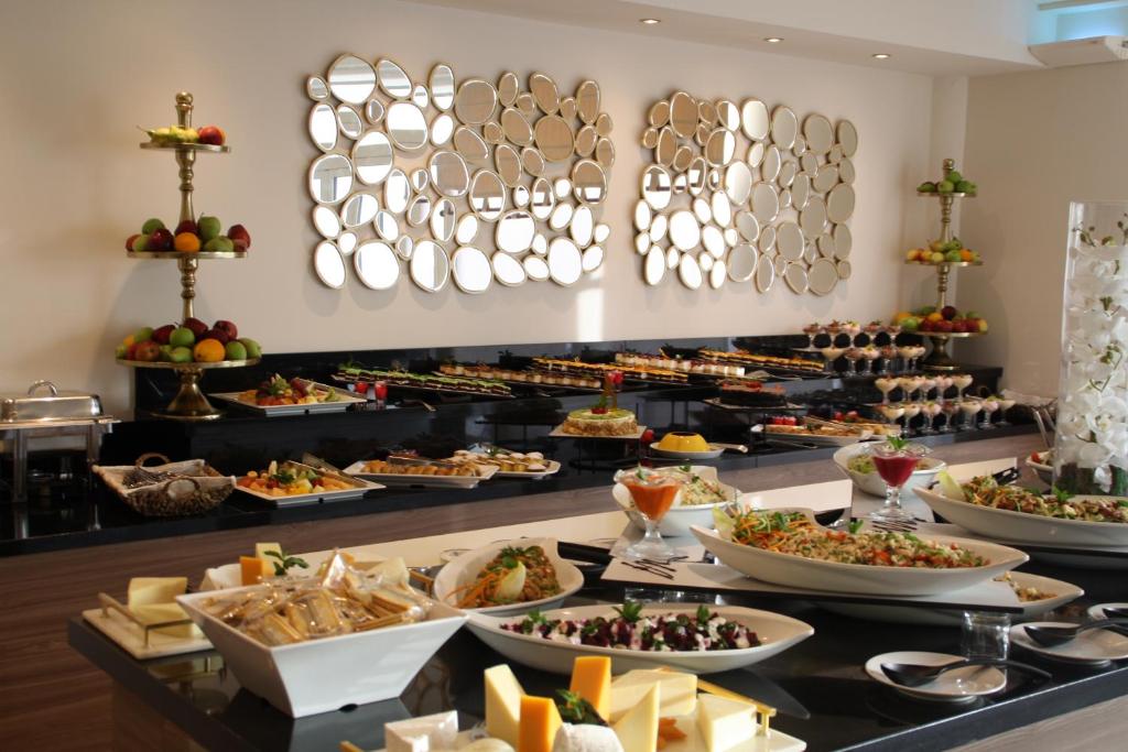 Queens Bay Hotel Photo 20