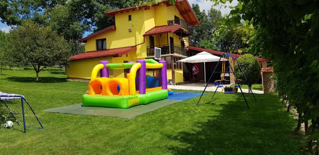 Guest House Blažević, hotel in Tucilača