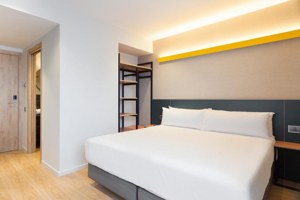 Hotel Brick Barcelona - 3