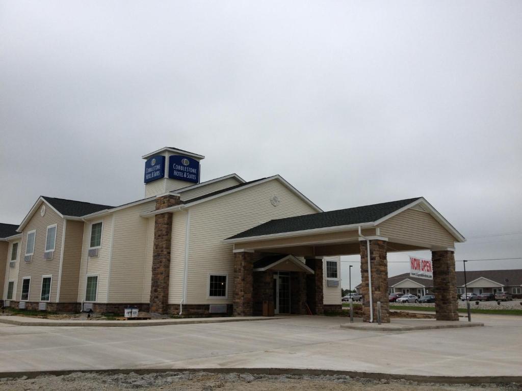 Cobblestone Hotel & Suites - Newton photo