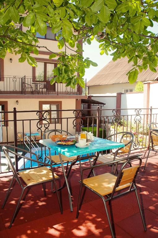 Guest House Alika photo