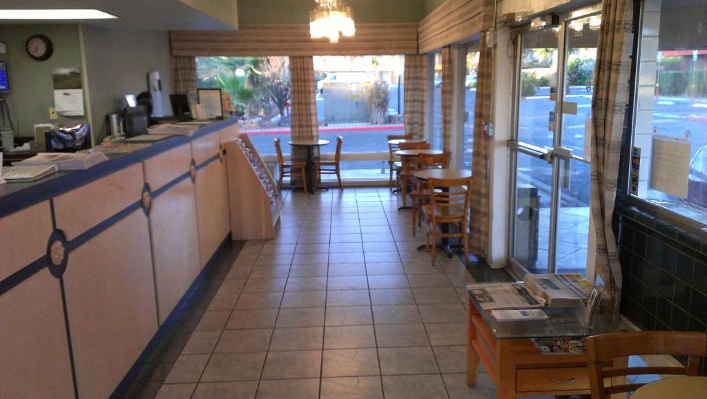 Knights Inn - Palmdale CA photo