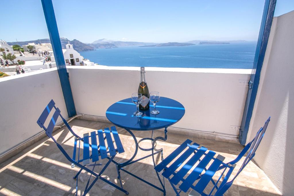 Stelios Rooms — Hotel in Santorini