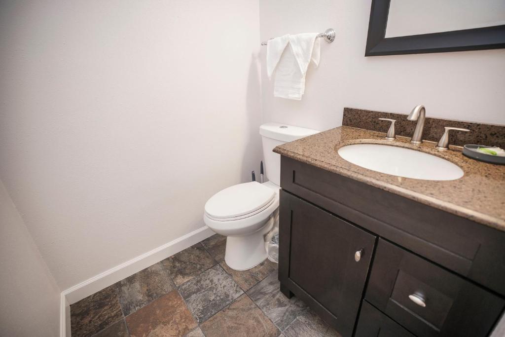 Popular attractions Area Nearby Property