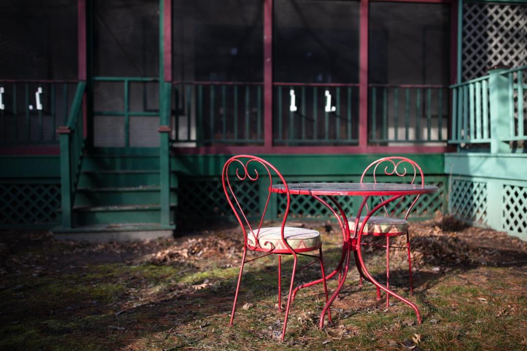 Gordon Beach Inn photo