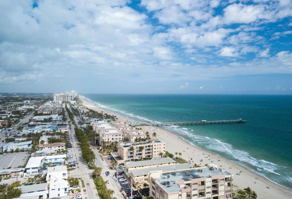 Exterior view, 4145 By The Sea Inn & Suites in Fort Lauderdale (FL)