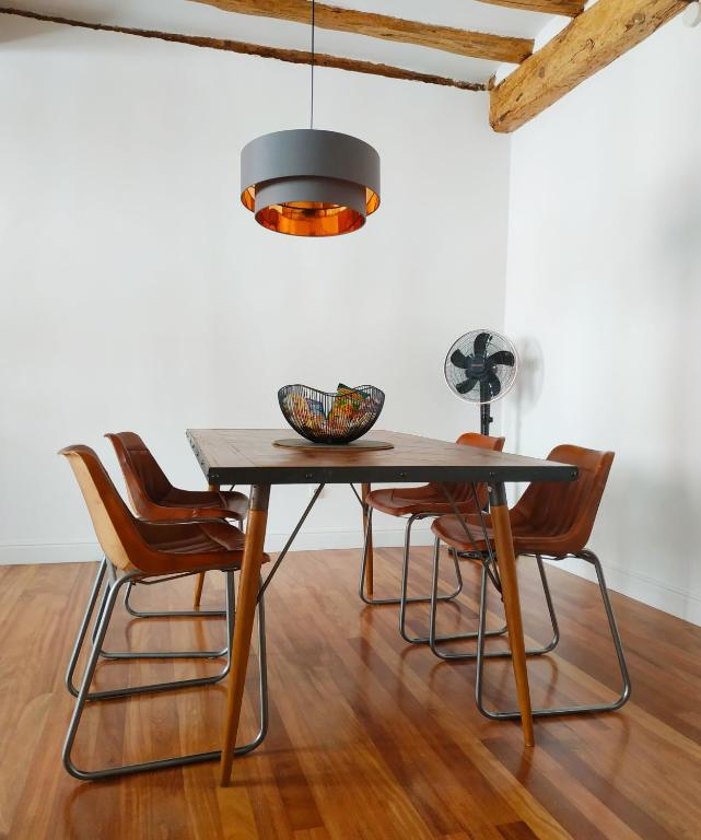 Lux Wood Loft with Air Con & Lift - 4