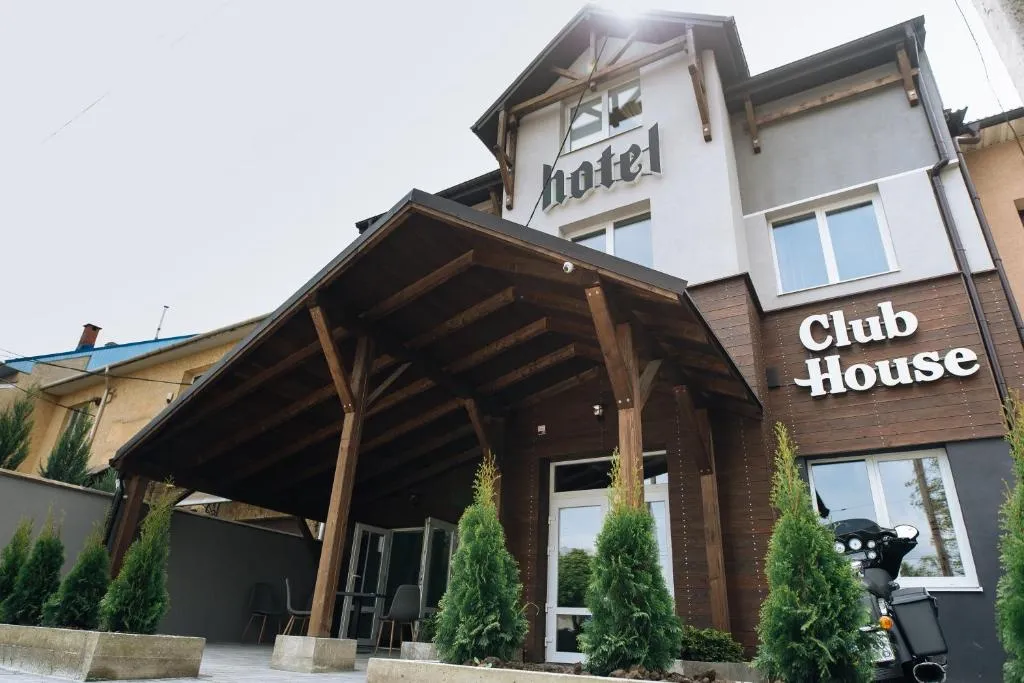 Clubhouse, hotel in Ivano-Frankivsʼk