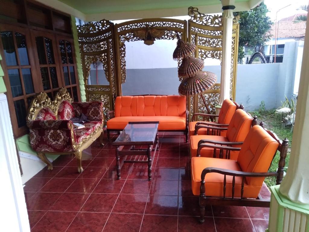 Balcony/terrace, Mango Tree Homestay & Ijen Tour in Banyuwangi