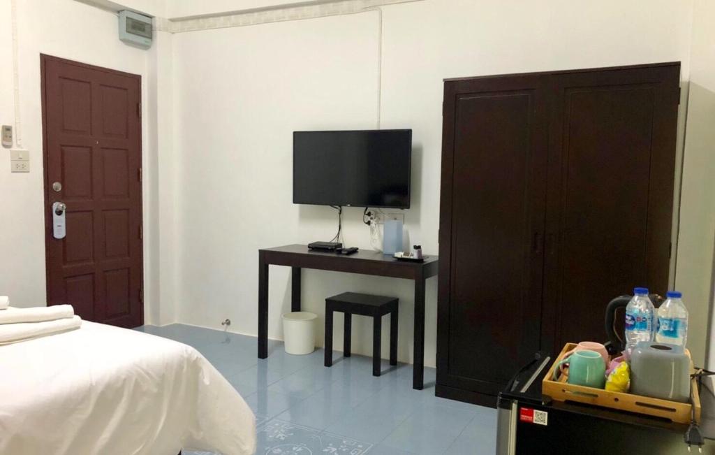 Shared lounge/TV area