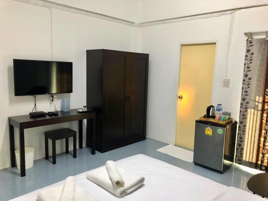Shared lounge/TV area