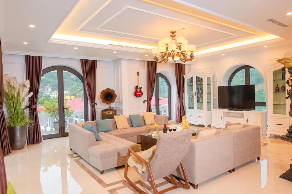 PARADISE HOTEL