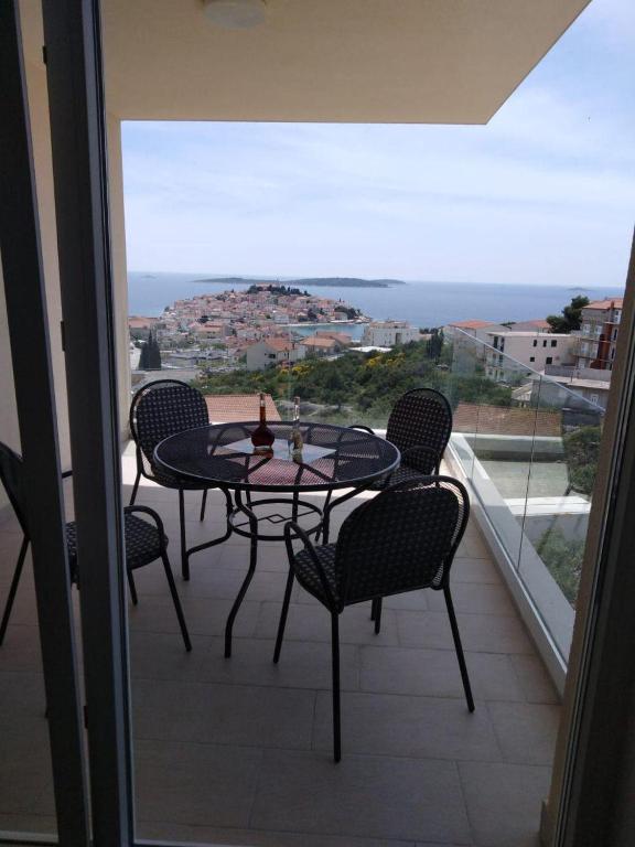 Apartment Bolanca — Hotel in Primosten