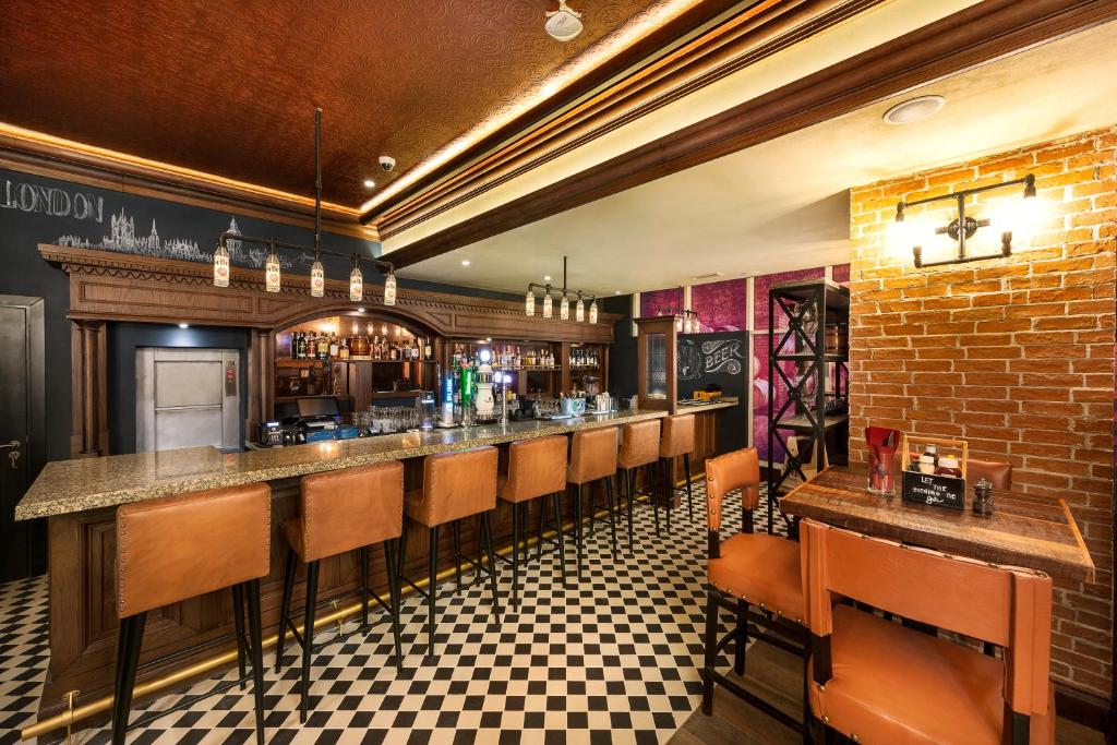 Highly-rated bar