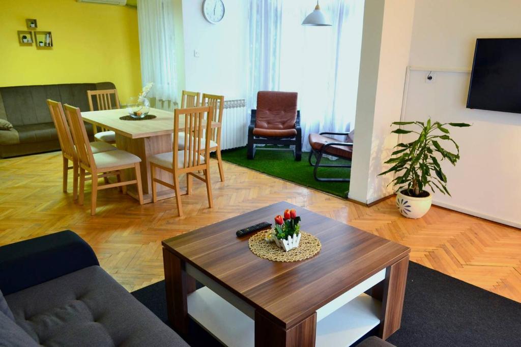 Riverside apartment #1. View over Fortress Kastel - 4