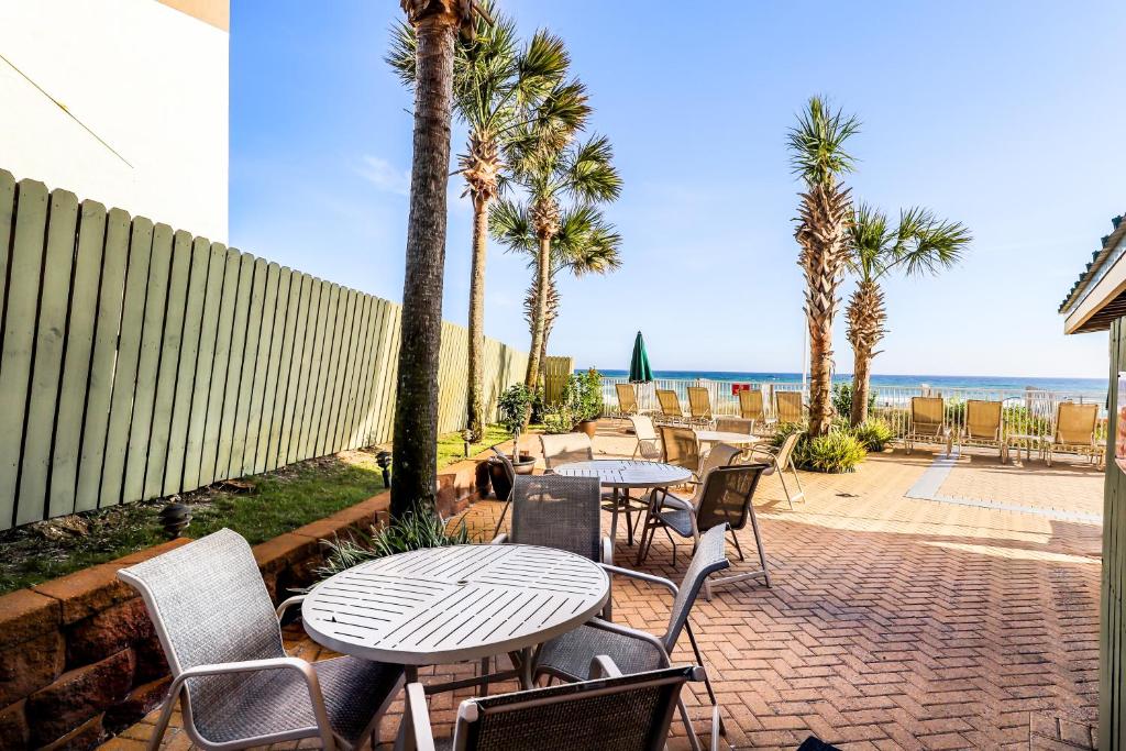 Popular attractions Area Nearby Property