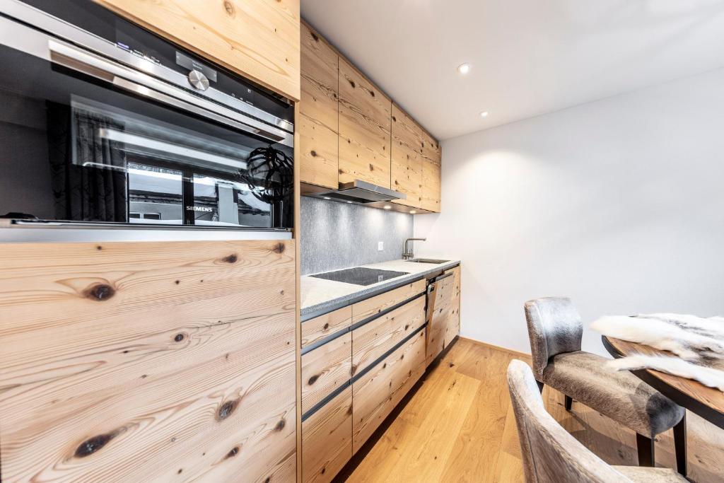 Unique Alpic style apartment in the heart of Davos - 3