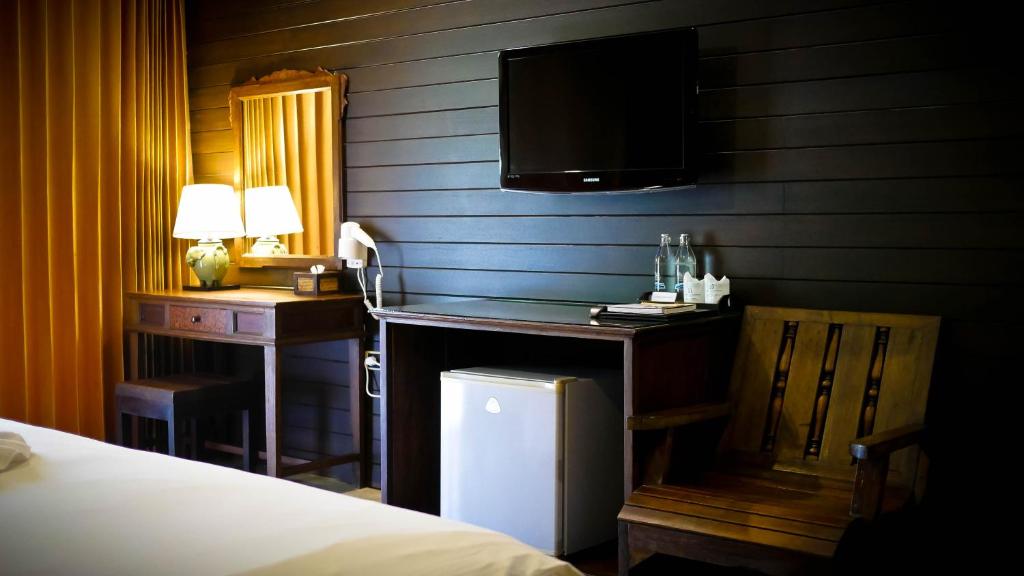 Shared lounge/TV area