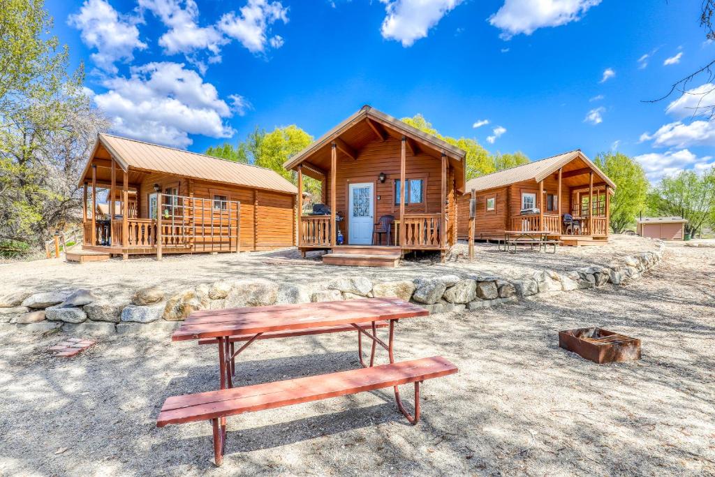 Water S Edge Cabins Electric City 2018 Reviews Pictures Deals