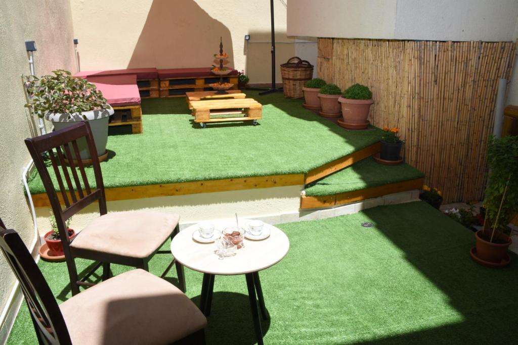 Little Yard Studios & Apartments #2 photo