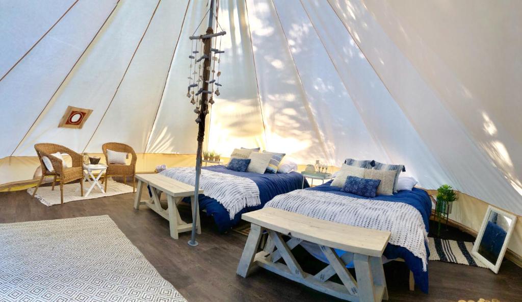 The Happy Bell Tent — Hotel in Halfmoon Bay (BC)