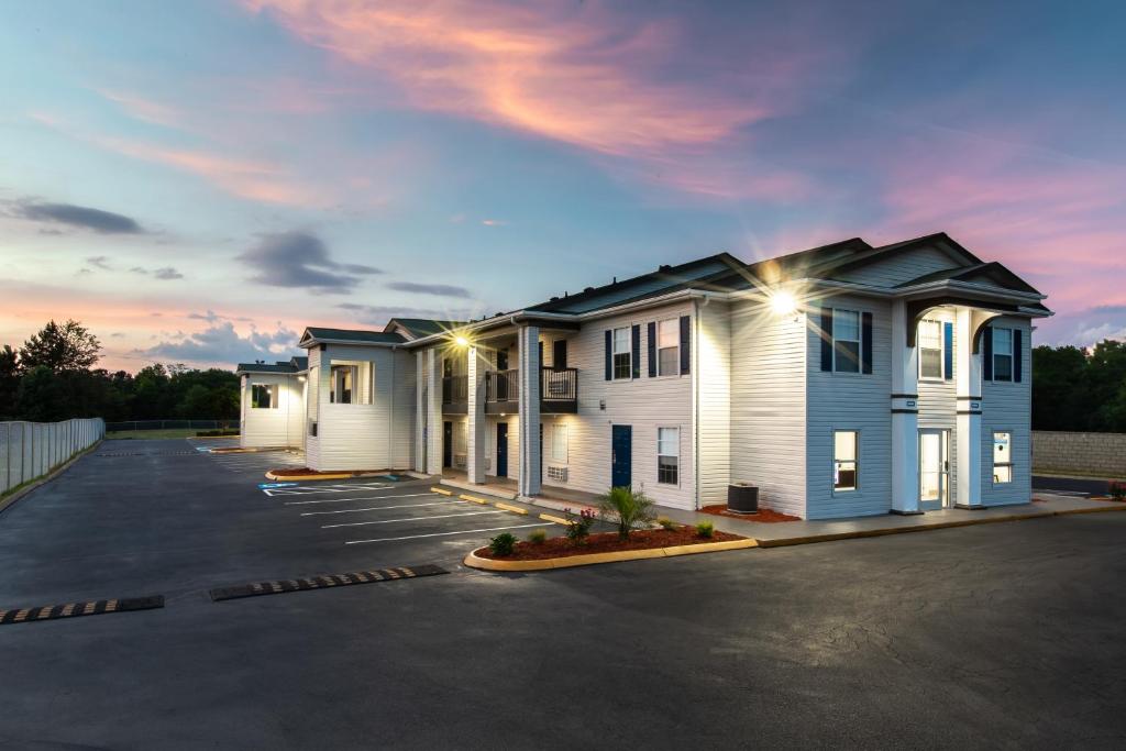 Studio 6-Greenville, SC - I-85 Near Downtown photo