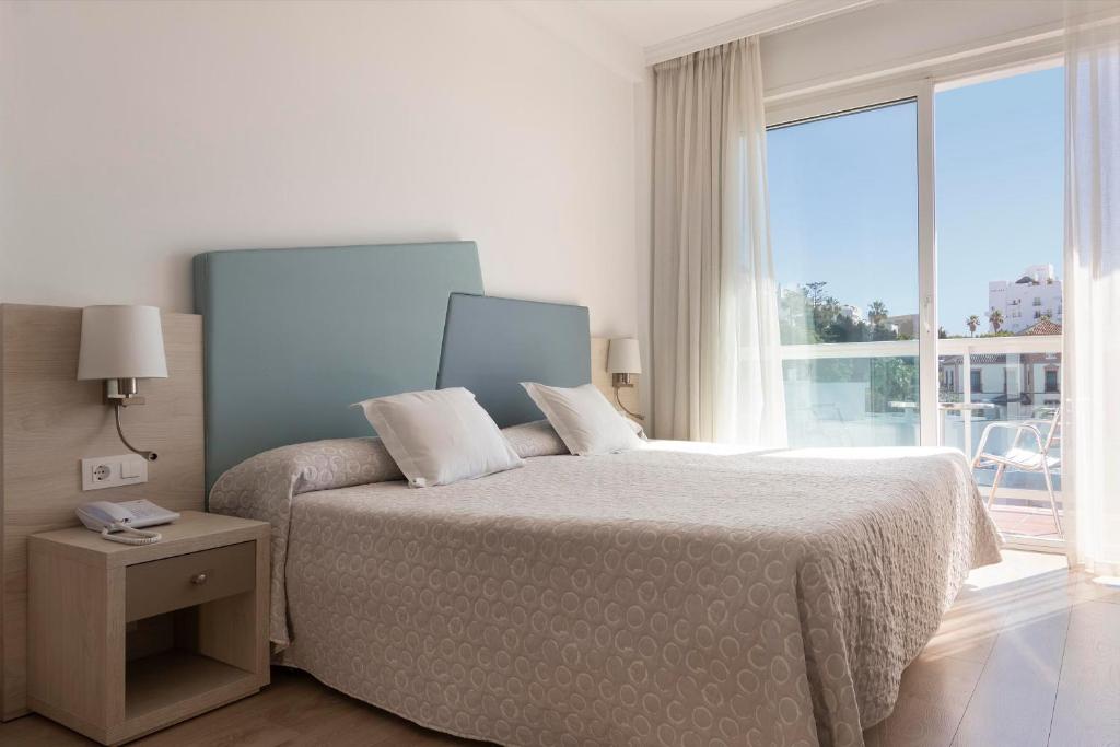 Hotel Palia Las Palomas — Hotel rooms in Torremolinos, Andalusia