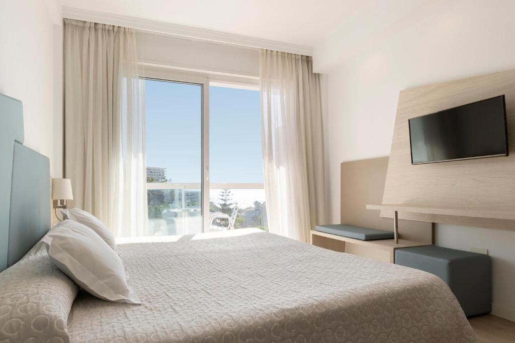 Hotel Palia Las Palomas — Hotel rooms in Torremolinos, Andalusia