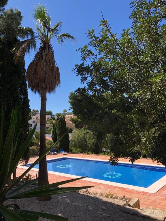 HOMESTAY GROUNDFLOOR PRIVATE GARDEN AND PARKING shared POOL 200meters away - 2