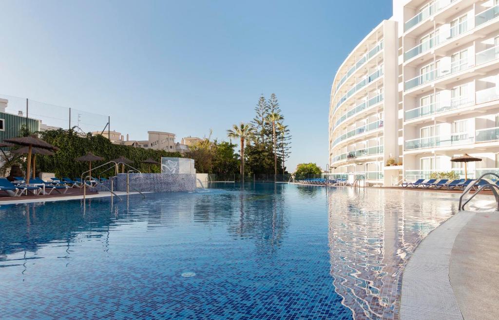 Hotel Palia Las Palomas — Swimming pool in Torremolinos, Andalusia