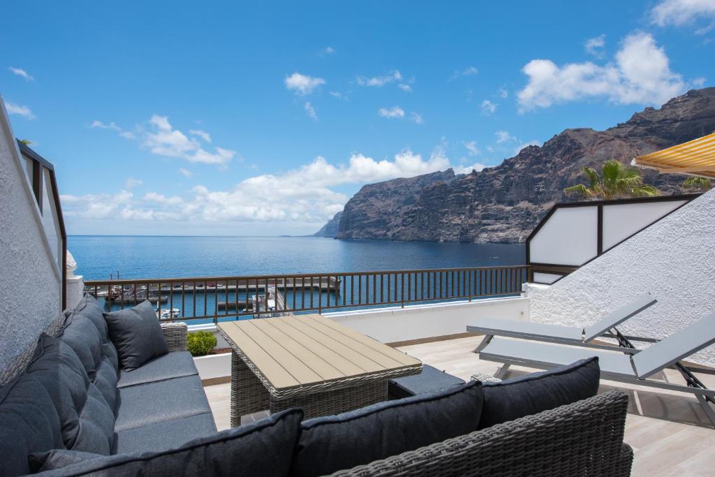 Los Gigantes Cliffs and Ocean view peaceful apartment photo