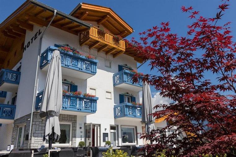 Hotel Milano — Hotel in Trento