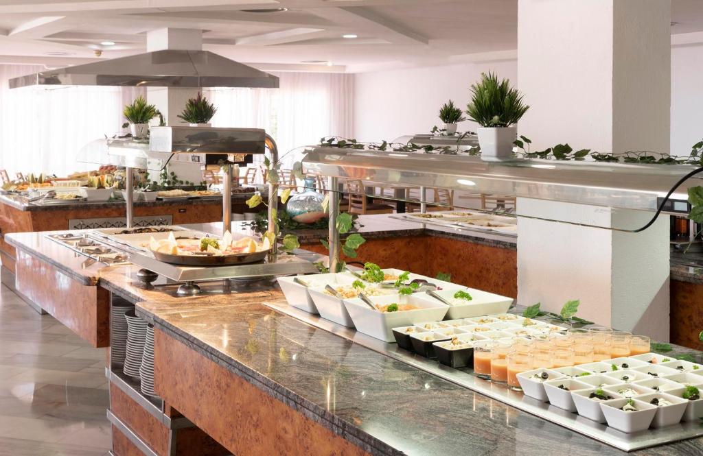 Hotel Palia La Roca — Restaurant & bars in Benalmadena, Andalusia