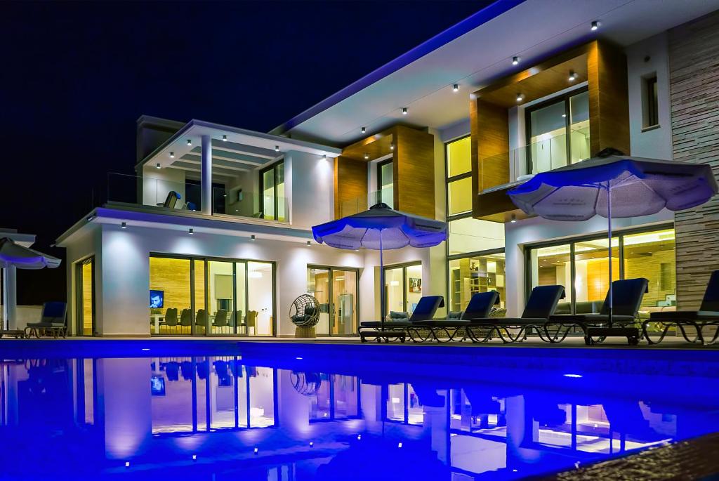 Avyana by Prestige Bookings — Hotel in Peyia