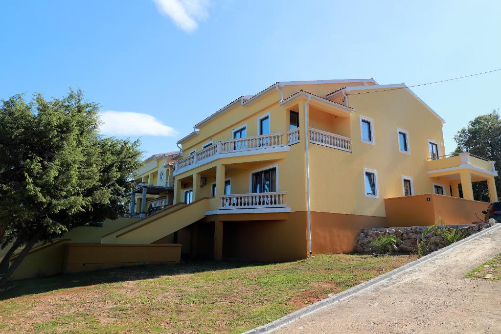 Apartments Galboka — Hotel in Nerezine